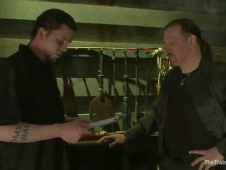 Allettante femmine avere loro vags toyed in un eccentrico sadismo clip