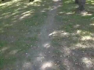 苗條 歐元 金發 亂搞 在 公 公園