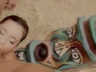 Brune sucks dy dicks në i njëjtë kohë jashtë