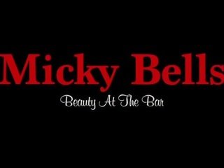 Seductress at the bar