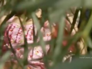 Tóc thắt bím bé ngón tay bưa ăn qua loa