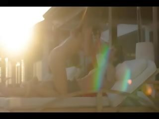 Ruangan erotica on maldives sunbed