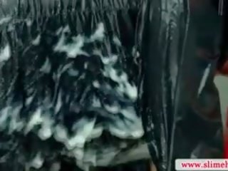 颜射 女同志 在 该 光荣洞里 越来越 湿透