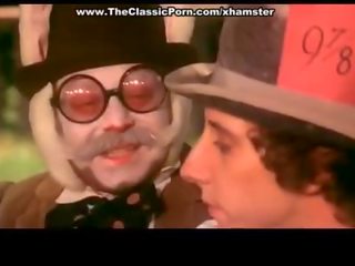 Attractive erteki in a klassika vid