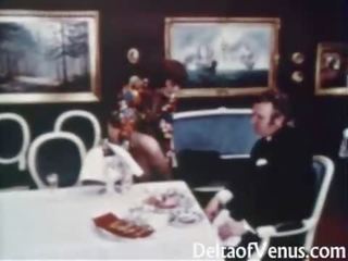 Vintažas xxx filmas 1960s - plaukuotas grown-up brunetė - lentelė už trys