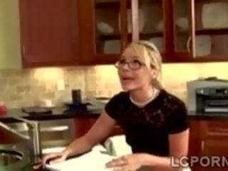 Mylaýym botanik ýaşlar stops studying to fuck with a hunk