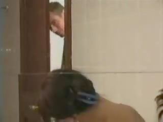 그 이 에이 거대한 물건으로 과 그녀의 고양이 looks 대단히 젖은
