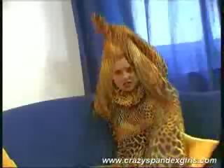 Däli spandeks ýaş gyz teasing xxx clip