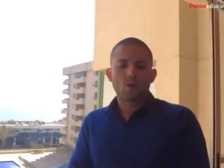 Te enseã±amos como 아들 unos genitales masculinos circuncidados y una felaciã³n