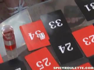 Пряний roulette: 6 дівчинки смокче & трахання 2 крани