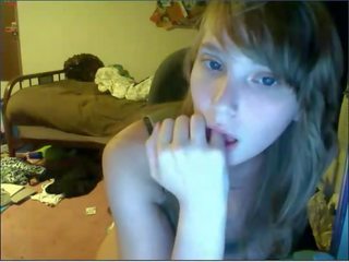 A Young girl Masturbates On Cam film