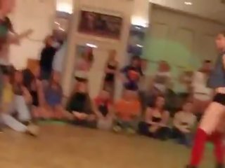 Біла lassie twerk cypher! коледж