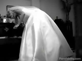 Suicidal pirang mom aku wis dhemen jancok pangantèn gets fuck that brings her to life