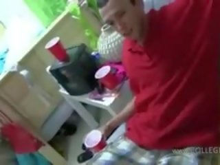 Копулирам парти на колеж с alcohol