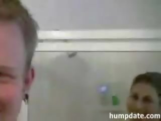 Amatöör paar on lõbu sisse a dušš