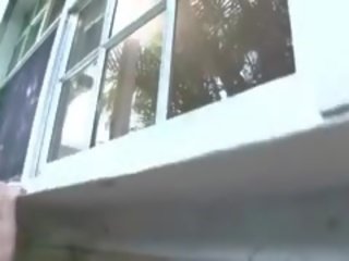 세 젊은 소녀 coitus 와 강도