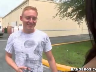 愉快 adolescent 是 取悦 她的 的阴户 同 一 玩具