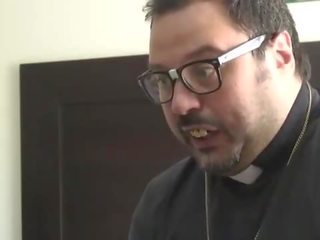 Puta locura cantik rumaja gets a pasuryan full of cum from a priest - go2cams.com