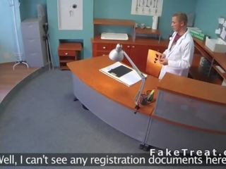 Profesor fucks i durueshëm immediately në vazhdim infermiere