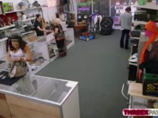 大 奶 拉丁 得到 性交 在 该 办公桌
