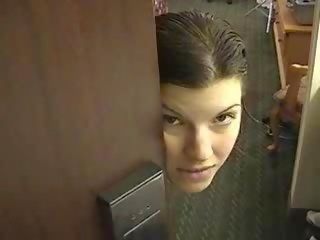 Amateur zuigt schacht 10 min na douche
