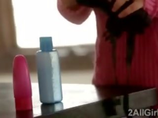 光滑 褐发女郎 孩儿 需求 奇妙 按摩 前 加工 出