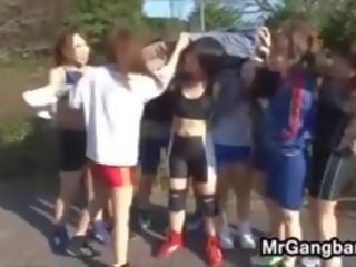 Японки момичета смучене хуй на открито