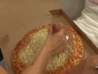 Crista eats a huge meaty pitsa