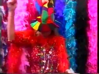 已婚 女人 flashes 上 该 街头, 然后 电影 一切