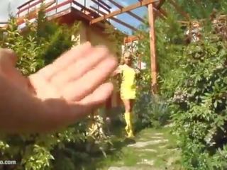 Teenie лице кейси като гонзо стил груб възрастен филм на tamed тийнейджъри