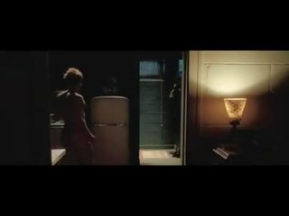 Облечена жена гол мъж сцена drew barrymore и сам rockwell
