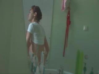 欧洲的 娜塔莎 在 水 壁橱