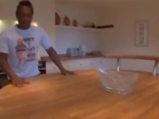 Brit bevállalós anyuka tart bbc