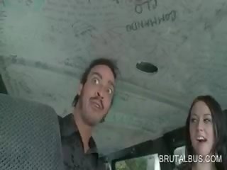 Ýaşlar hottie filling her amjagaz with huge peter in the sikiş video awtobus