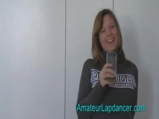 一 緊張 害羞 金發 自信的 lapdancer