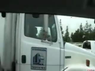 Наташа з її pleasant кучерявий волосся був просто begging для бути
