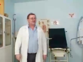 Viktorie 꼬인 승마 추출물과 st 고양이 검경 시험 로 늙은 의료 사람