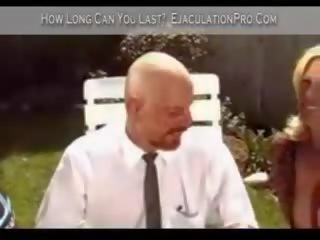 Uly emjekli blondinka fucked outdoors