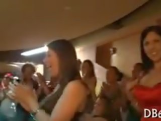 娼婦 吸い で ストリップ クラブ