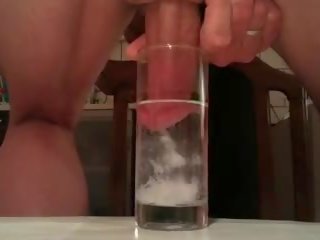 Enorme 6 volte sott’acqua sborrata in un vetro di acqua !