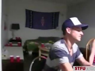 Inviting 여학생 씨발 에 그만큼 포커 테이블