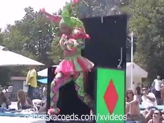 Nudes a Poppin Random Festival clip