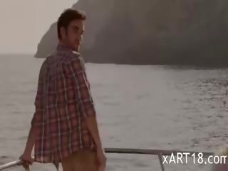 Provokativní umění xxx film na the jachta