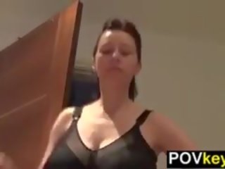 Ayu jalan prawan squirting out susu from her susu