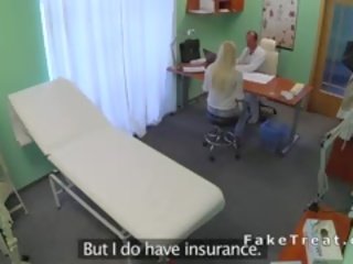 Uly emjekli delightful blondinka bangs surgeon