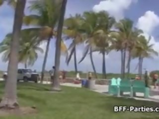 Ora klamben bikini pantai teens blowing