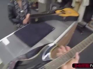 Rockstar me martesore merr të saj pidh fucked i vështirë nga shawns i madh manhood