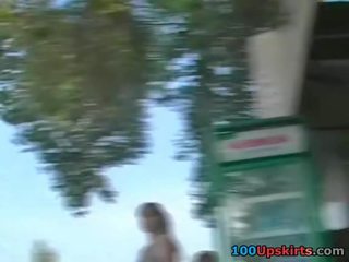 Shes dobil na najbolj vroča ribja mreža dvignjeno krilo