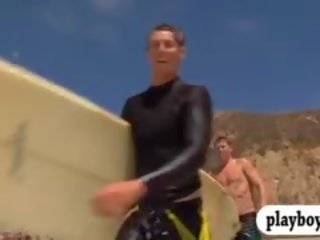 Enchanting glorious 소녀 surfing snowboarding 과 깊은 바다 fishing