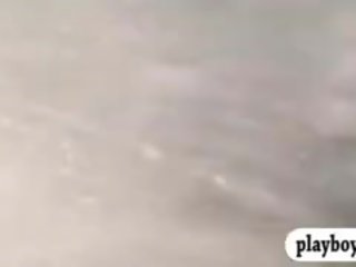 魅惑的な glorious 女の子 surfing スノーボード と 深い 海 釣り